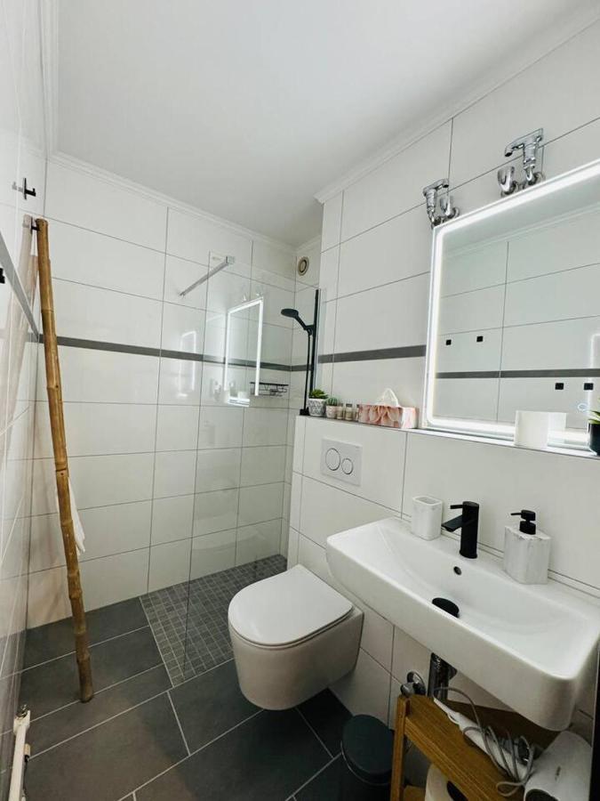 Klassen Stay - Design Studio In 11 Etage - Tolle Aussicht - Sauna, Pool - Netflix Lahnstein Kültér fotó
