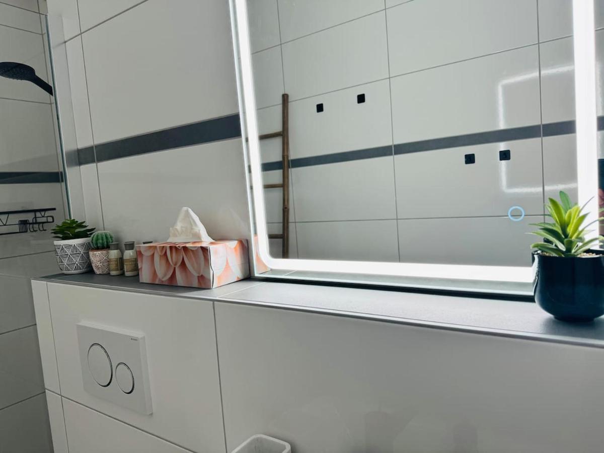 Klassen Stay - Design Studio In 11 Etage - Tolle Aussicht - Sauna, Pool - Netflix Lahnstein Kültér fotó