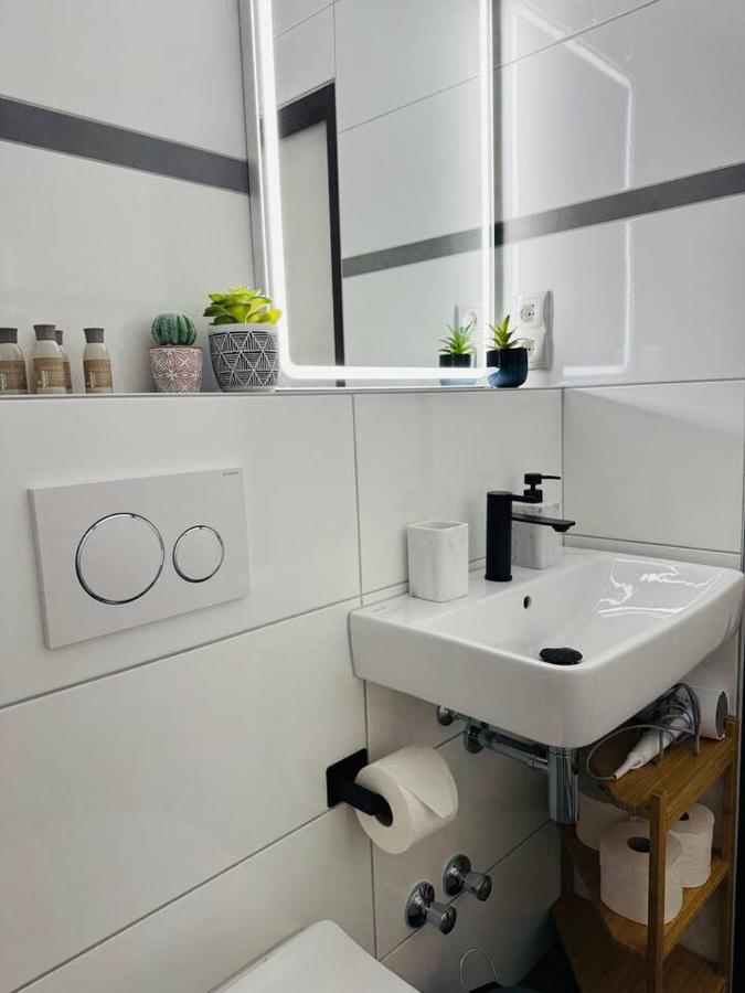 Klassen Stay - Design Studio In 11 Etage - Tolle Aussicht - Sauna, Pool - Netflix Lahnstein Kültér fotó